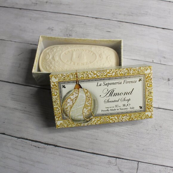 La Saponeria Firenze Decorative Almond Scented Soap Set Made in Italy - Picture 3 of 7